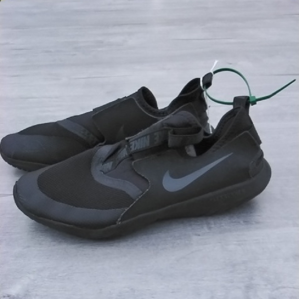 Nike Men's Black Slip-On Sneakers